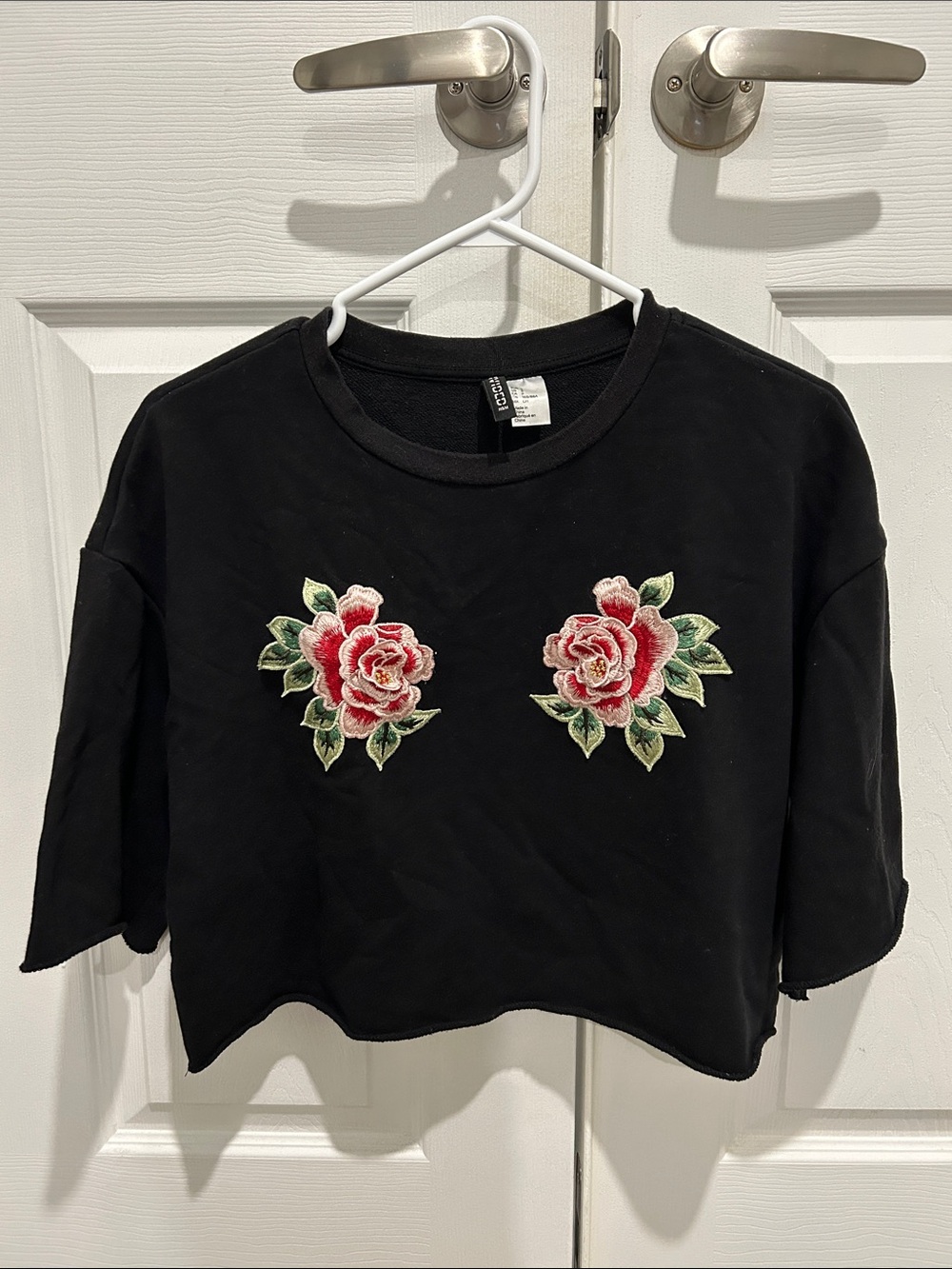 Floral Appliqué Black Cropped Top